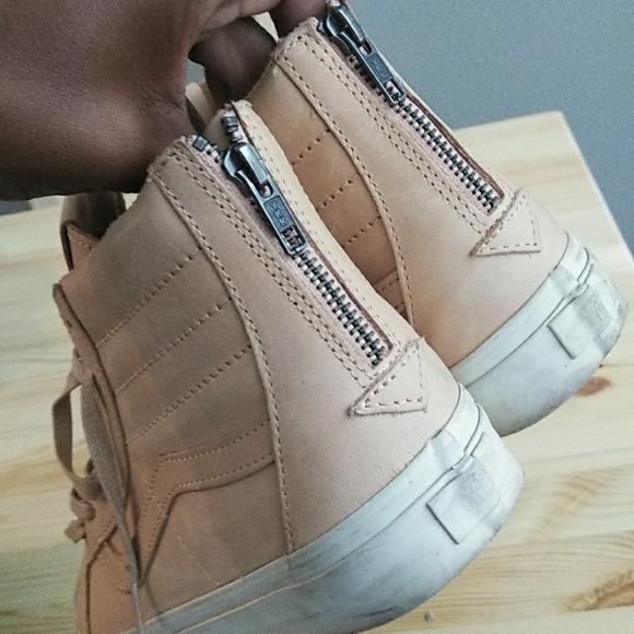 Vans - Picture 2 of 2